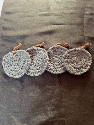 Crochet neutral green pumpkin - neutral,