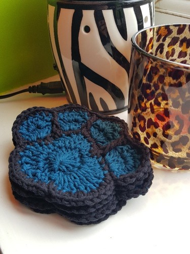 Handmade paw print crochet - handmade,