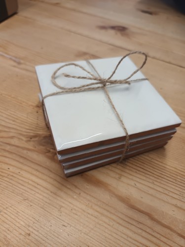 White glazed ceramic - 4x,